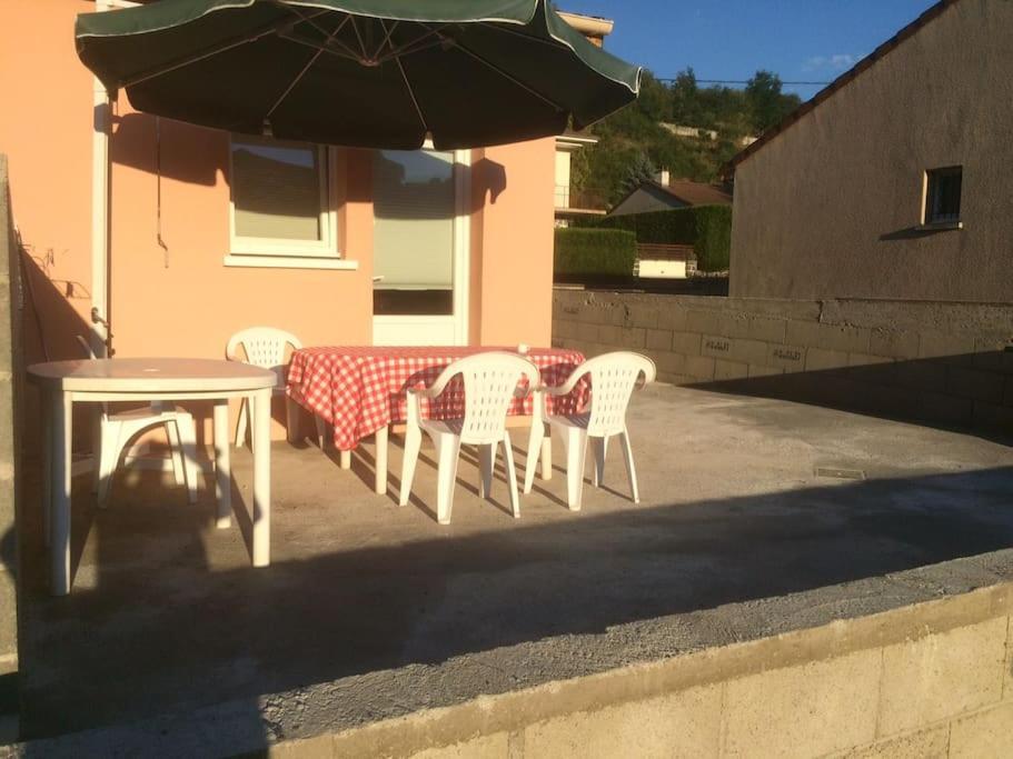 Le Coin Tranquille Au Pied Du Puy De Dome Apartment Pontgibaud Exterior photo